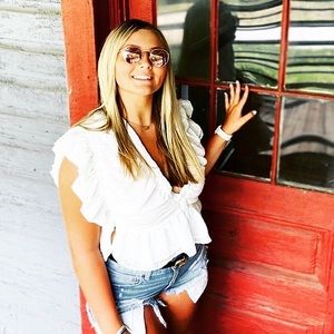 ❗️Summer Clearance❗️New Off White Ruffle Top